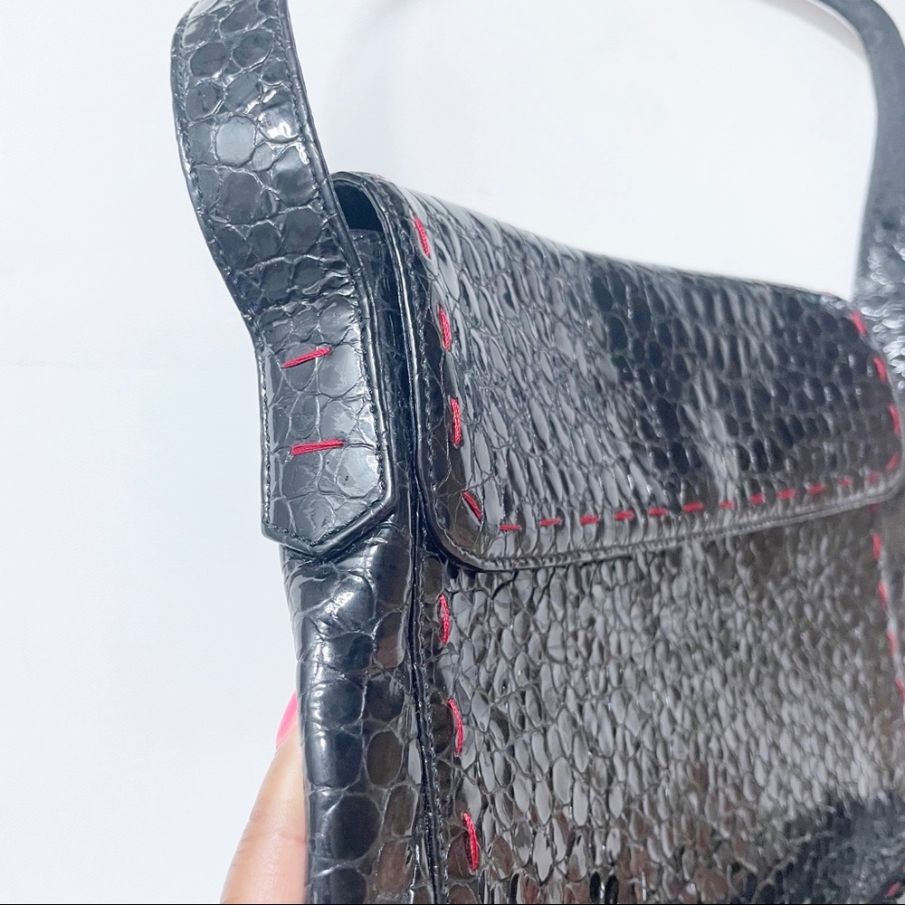 BCBG MAX AZRIA BLACK ITALIAN LEATHER SHOULDER BAG RED STITCHING RED INTERIOR - Picture 9 of 12